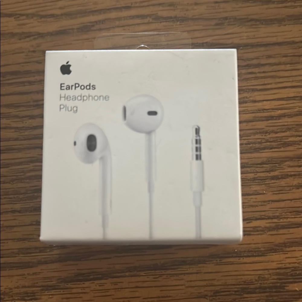Brand NEW Apple EarPods with 3.5mm Plug - White - box never opened